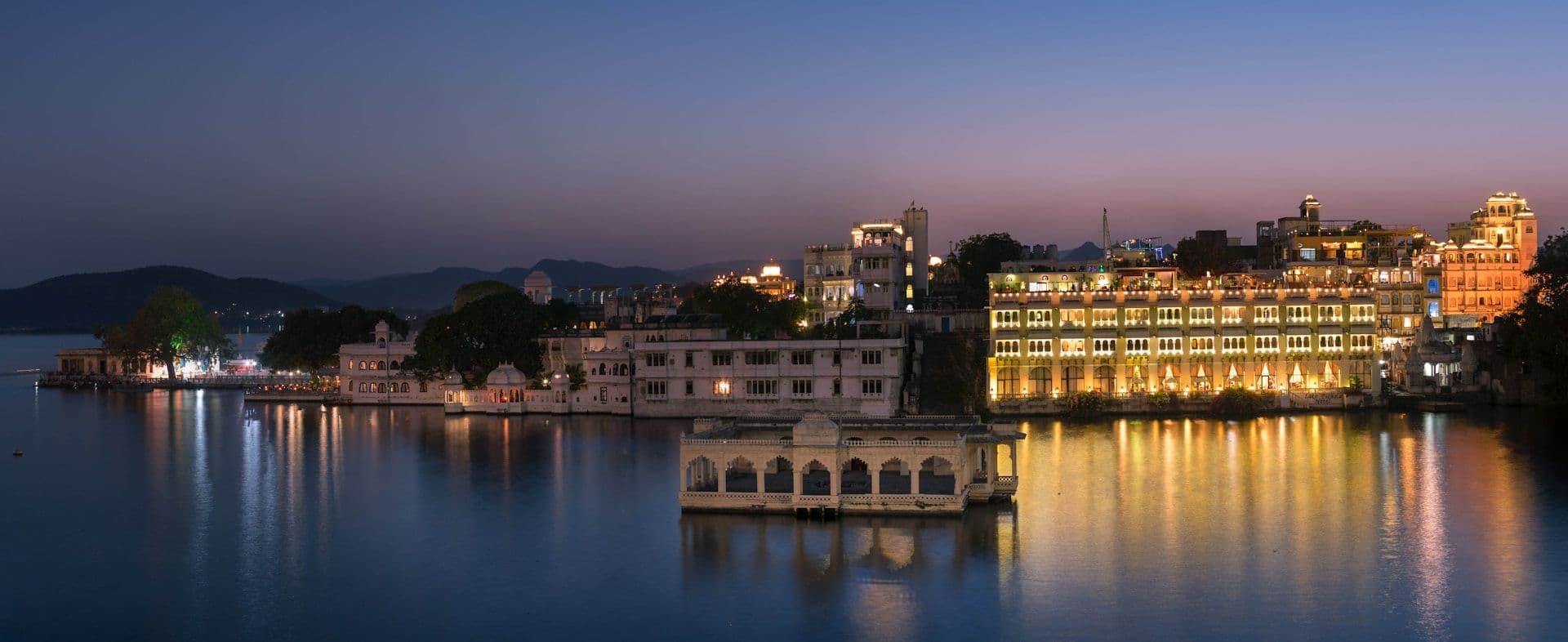 Aamrai Ghat along the shores of Lake Pichola in Udaipur